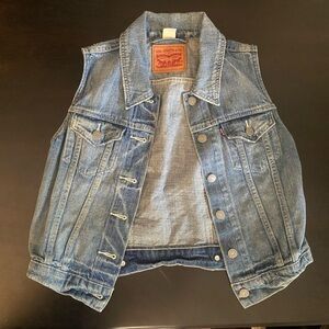 Levi’s denim vest, women’s medium